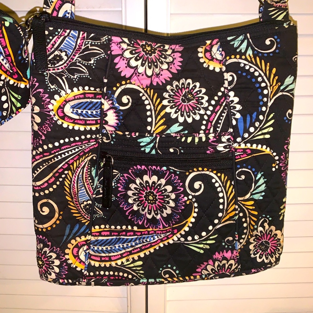 Vera Bradley Floral/pasliey crossbody Bag w/matching wallet - Picture 4 of 13